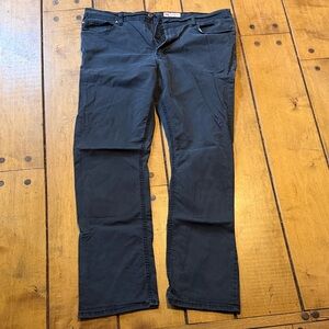 Wrangler Straight Fit Jeans in Washed Gray-Black